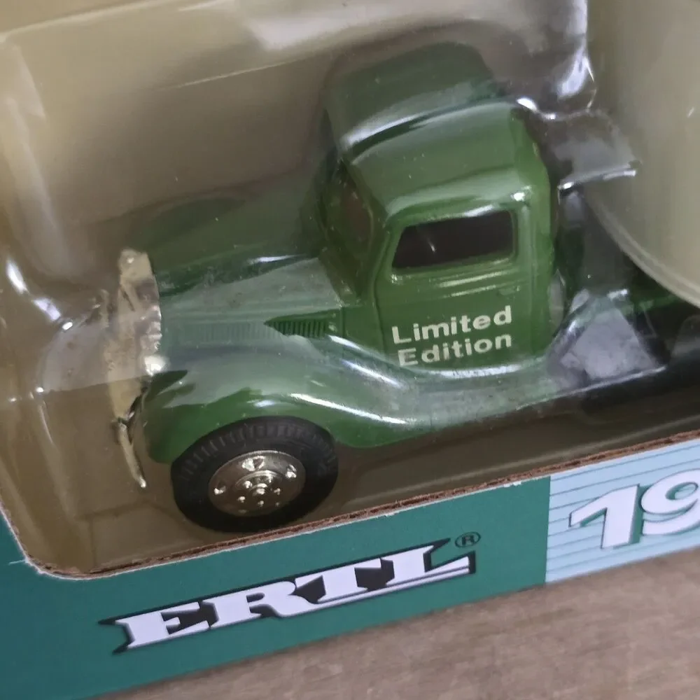 ERTL WINN DIXIE 1937 Ford Tractor Trailer Bank Green Limited #9706 1:43 1988